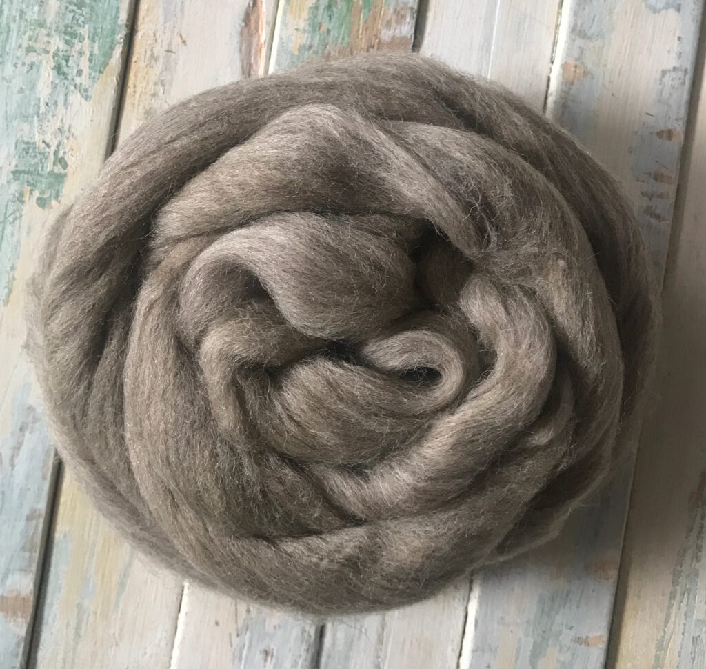 European Mix – Warm Grey, Medium-Fine Wool Roving – 100% Natural, 26 Micron – Great for Spinning, Weaving, and Felting, 100 grams (3.5oz)
