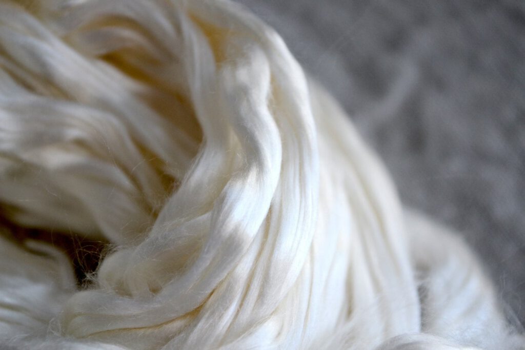 Pure undyed Mulberry Silk Roving (50 grams – 1.76 oz) – 100% Silk