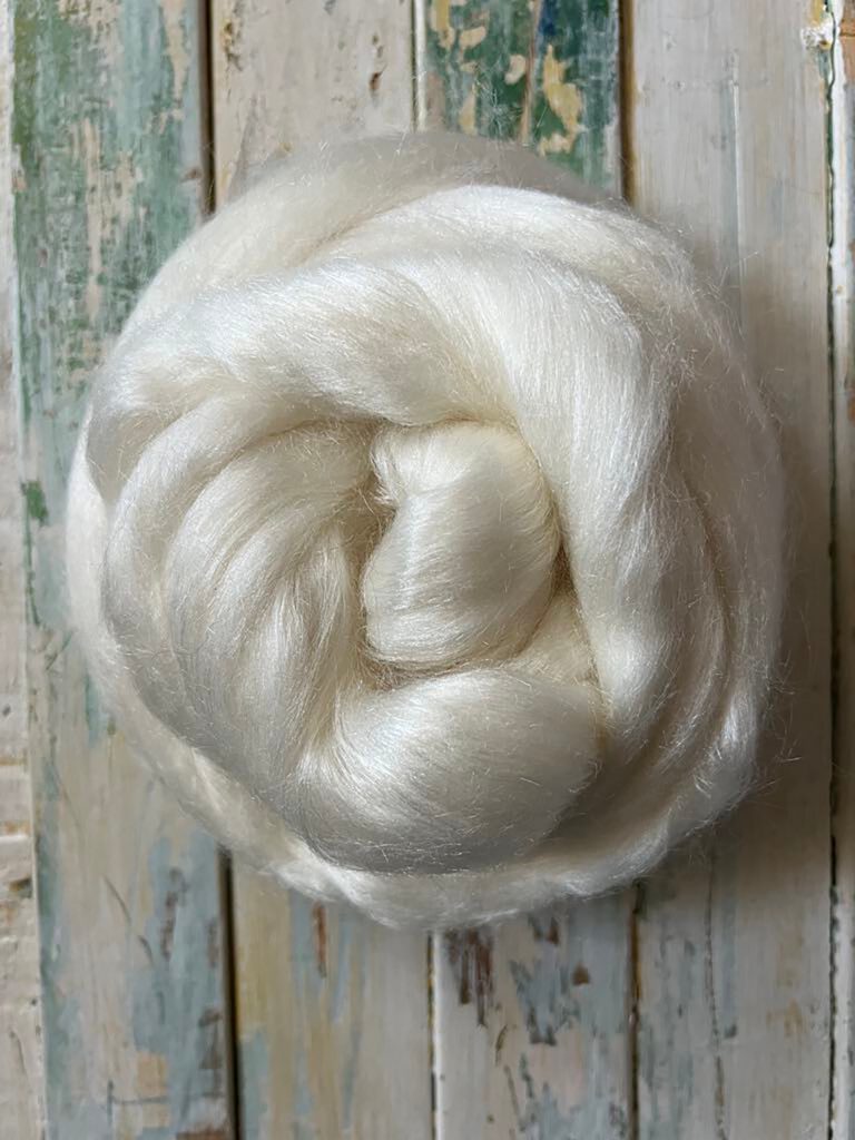 50/50 Merino/Tussah Silk Roving - 18.5 Mic Merino and Bleached Tussah Silk, 50g (1.76oz) - Luxury Fibre